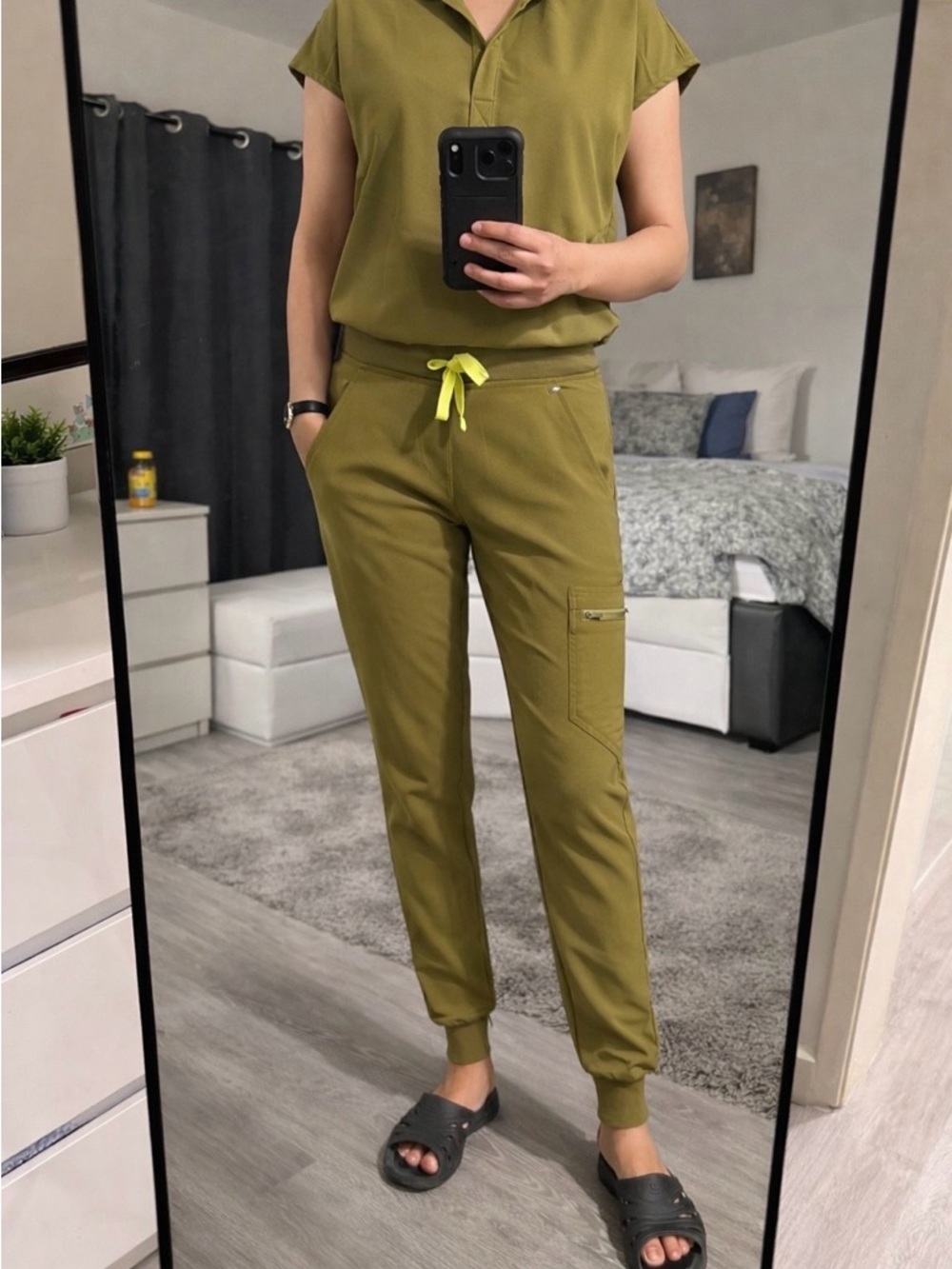 Figs Rafaela Scrub Set ( Olive Tone)